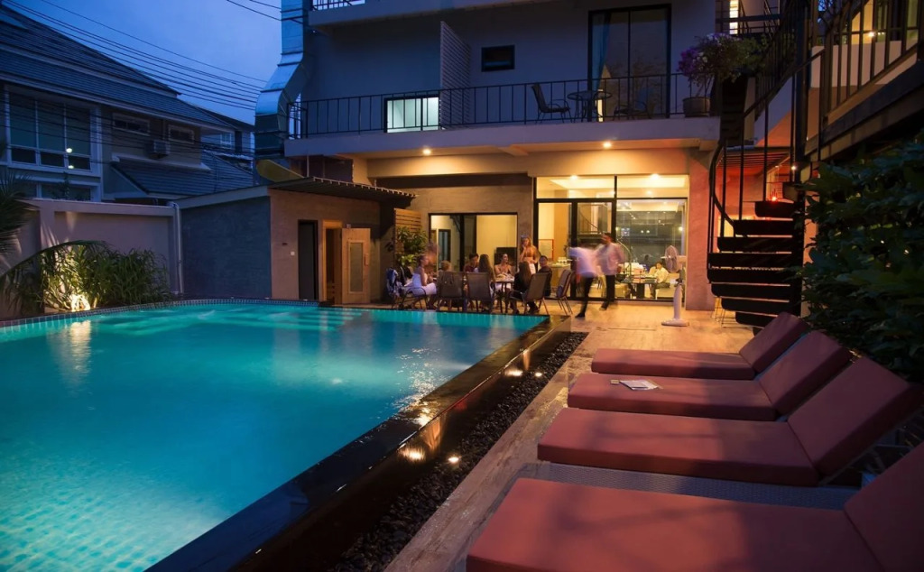 V20 Boutique Jacuzzi Hotel