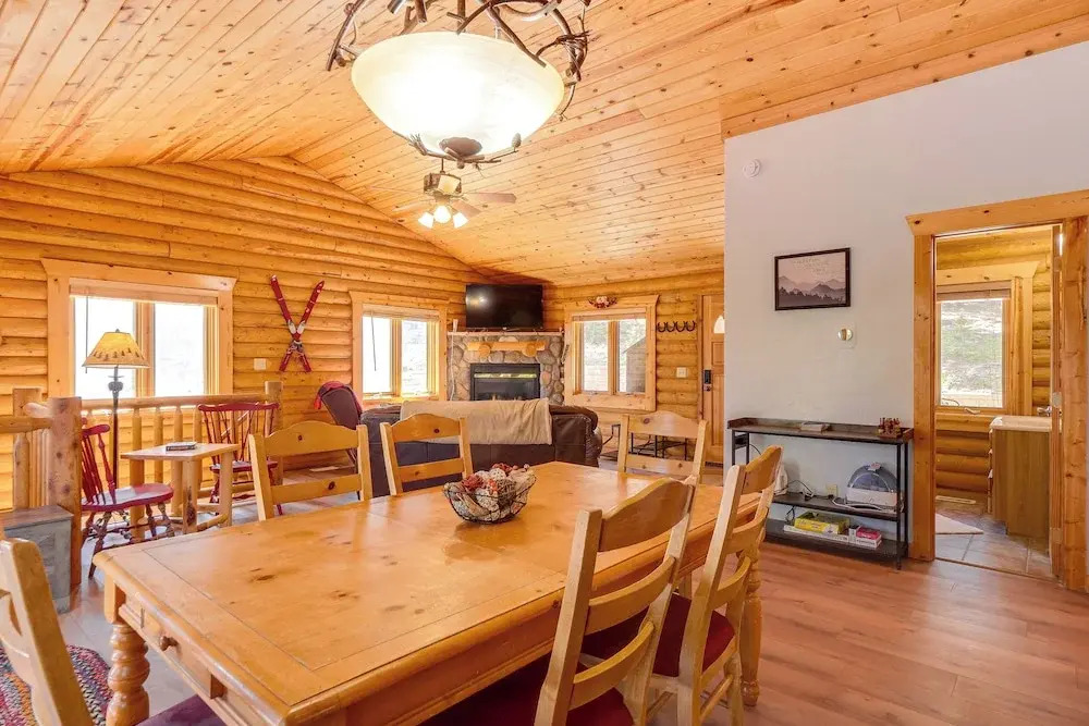 Hot Tub Hideaway w/ Views & Deck in Fairplay!
