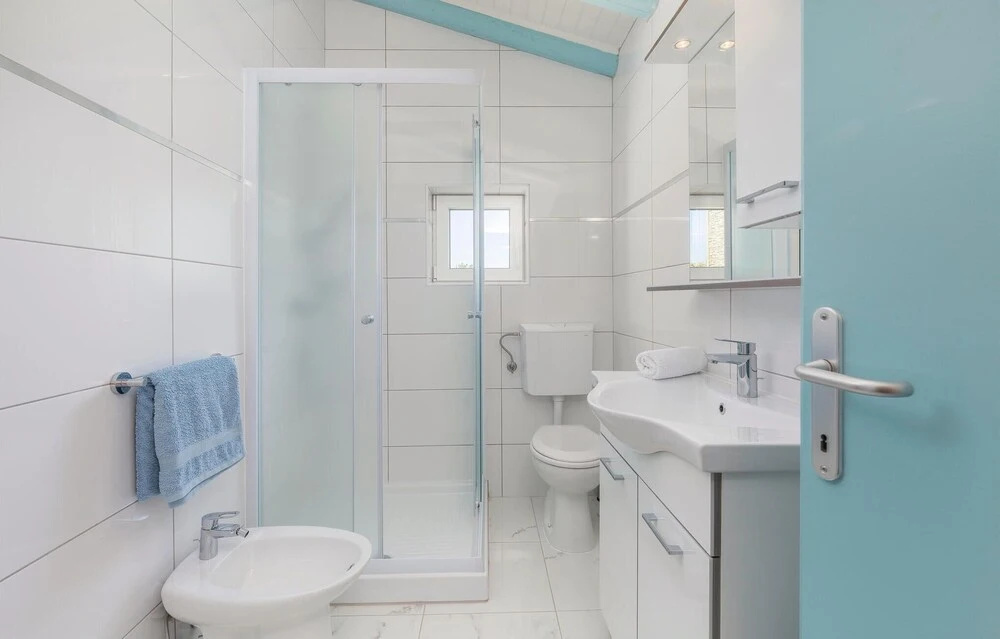Stunning Home in Tar With Wifi and 4 Bedrooms