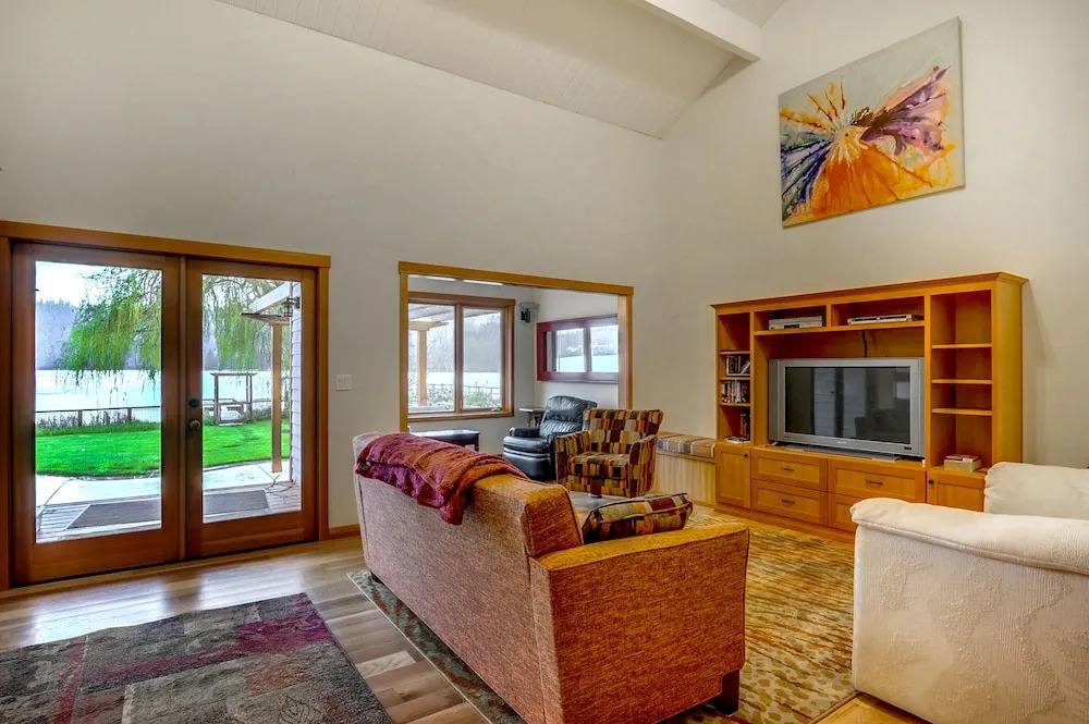 5166 Bayview Rd Home - 4 Br home by RedAwning
