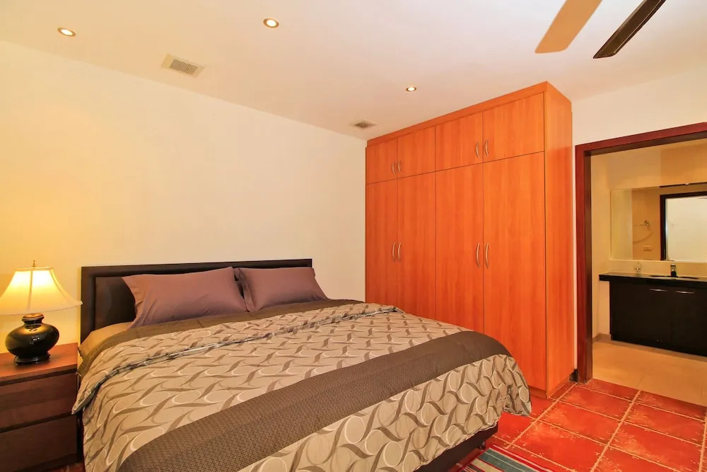 Pattaya Sunset Villa 4 Bedroom Sleeps 8