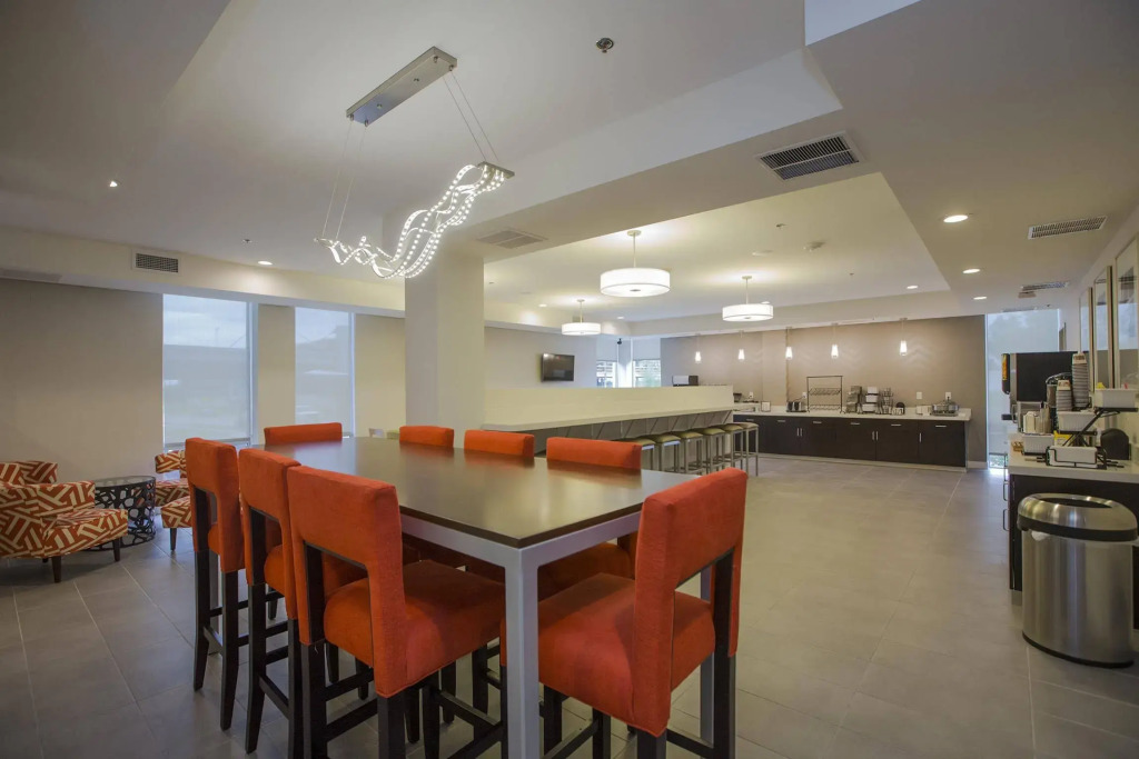 La Quinta Inn & Suites by Wyndham Tulsa Downtown - Route 66