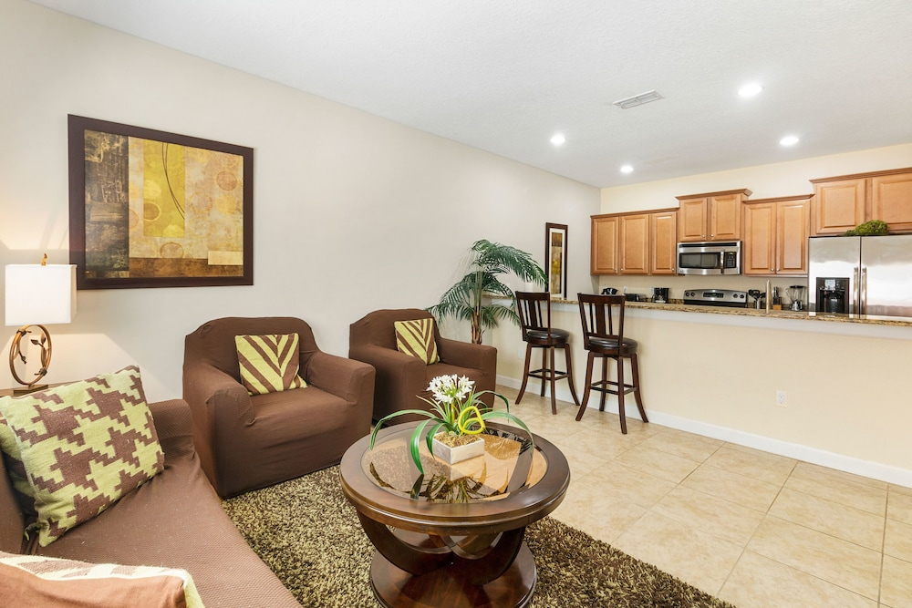 Paradise Palms 8974