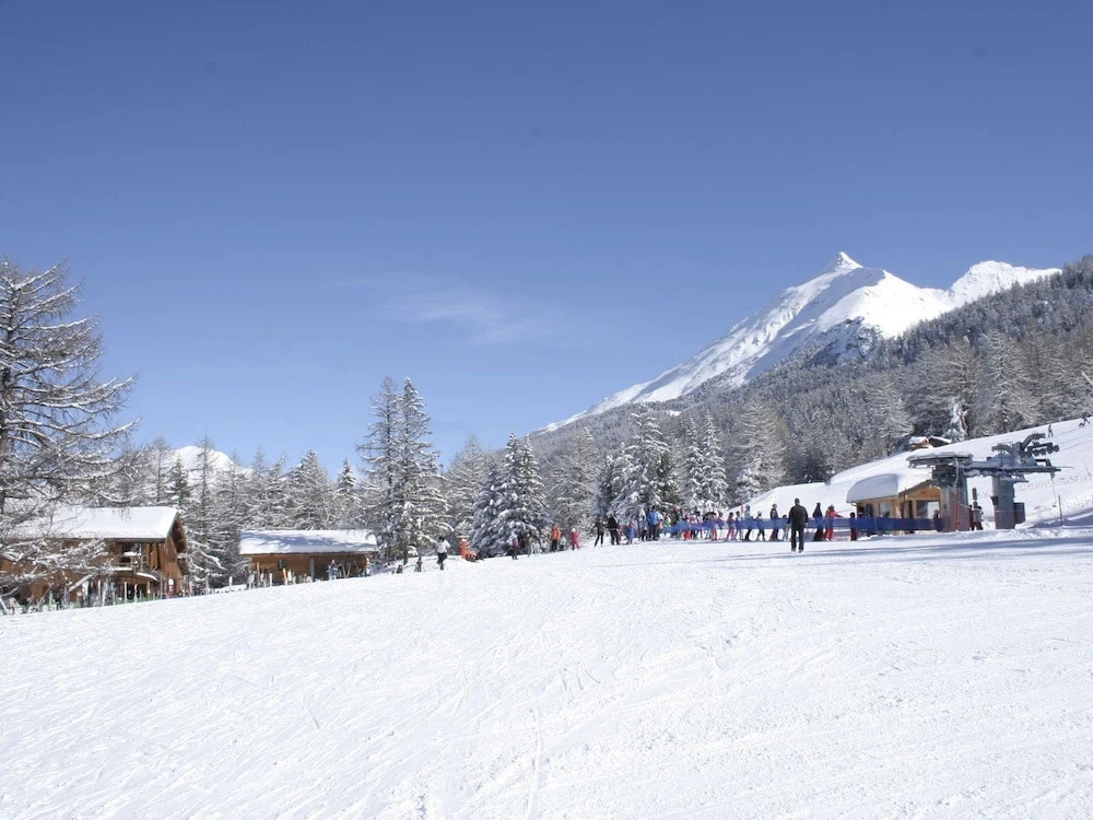 Spacious and Functional Chalet Located Close to the ski Lifts
