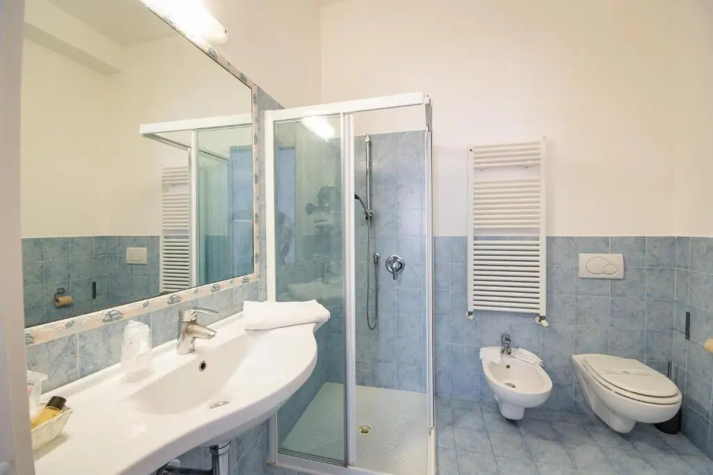 Residenza Due Torri check in presso HOTEL CENTRALE Vicolo Cattani 7