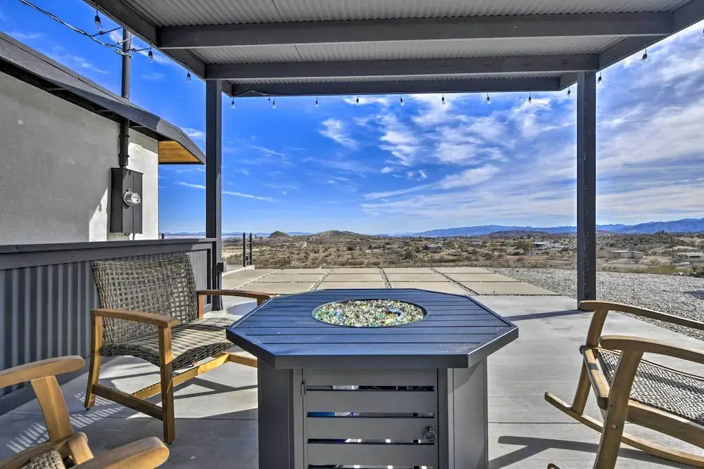 Hilltop Oasis w/ Sweeping Landscape Views