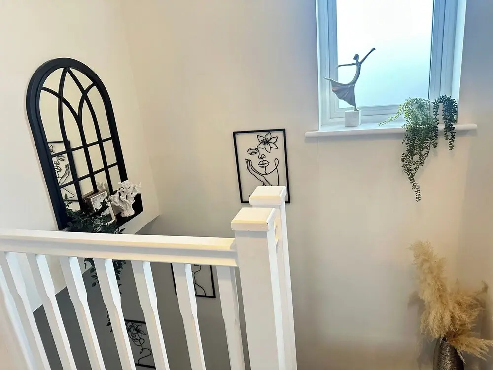 4 Bed House - Sleeps 8 - Pets - Parking - Wifi
