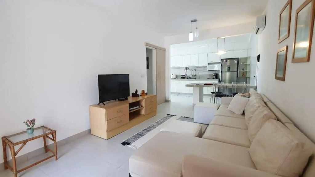 Duplex a 50 metros da praia com 4 quartos completo