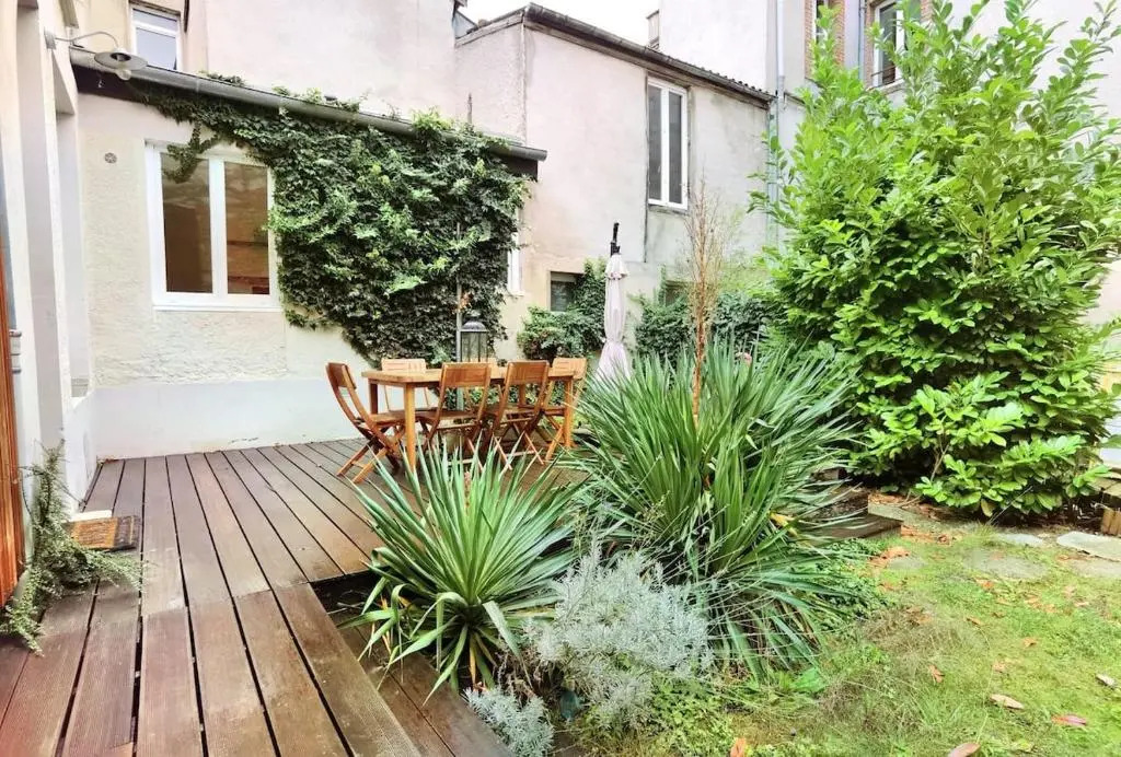 Maison de ville avec terrasse et jardin