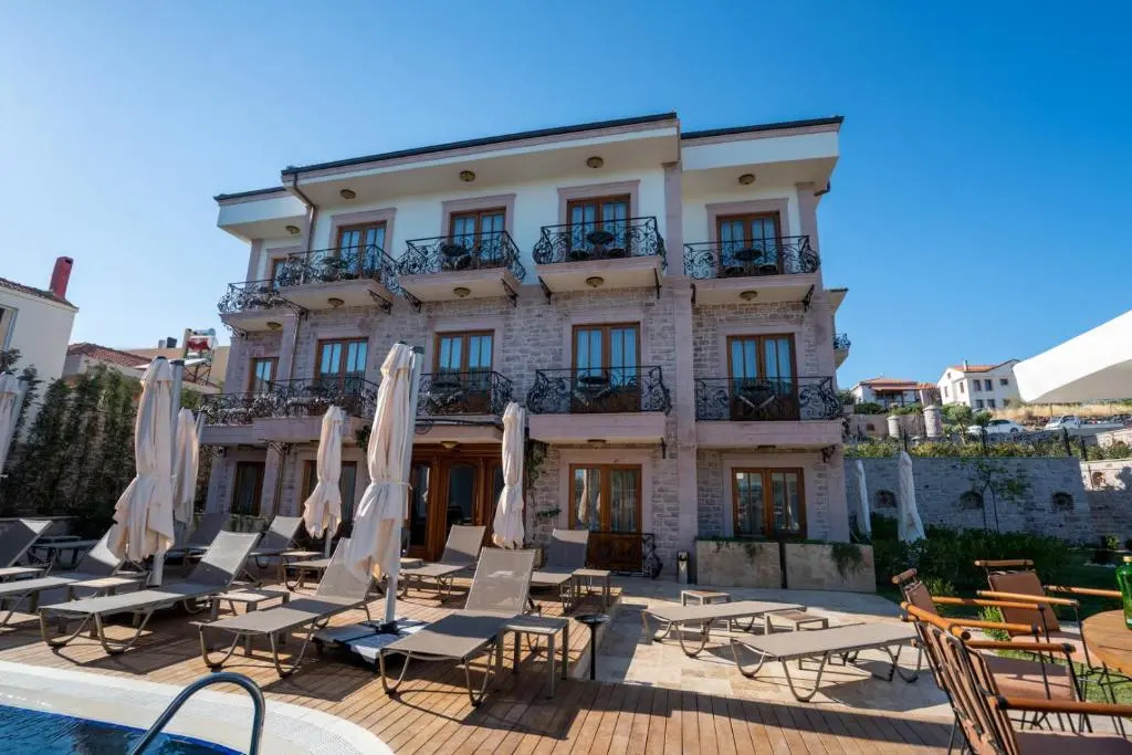 Cunda Baradiel Hotel