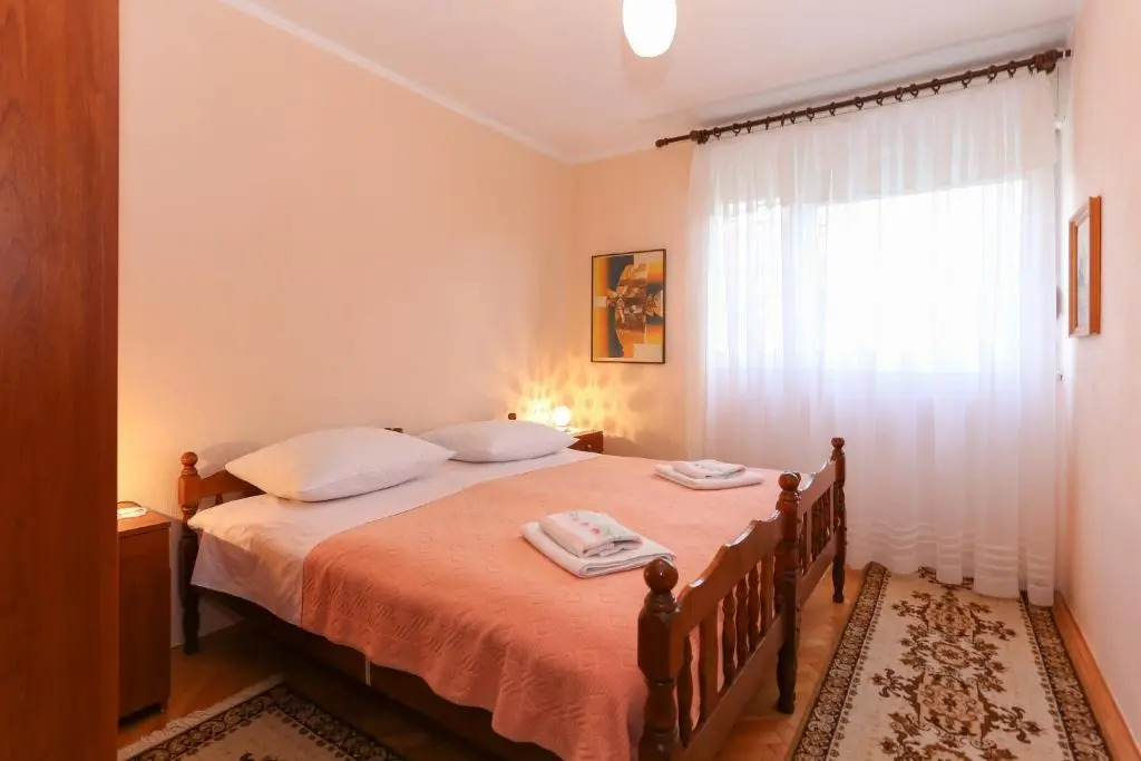 Oleander, Three-bedroom Apartment in Trogir