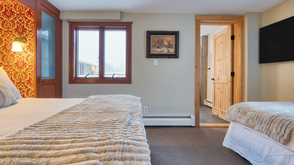 Secluded Catskills Retreat Heated Pool Hot Tub Game Rooms The Hilltop Hideaway by Avantstay