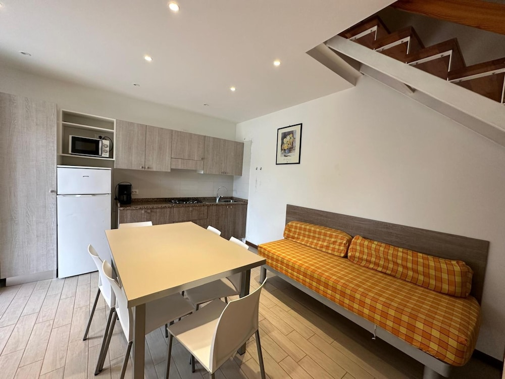Tastefully Furnished Flat With Pool and Playground