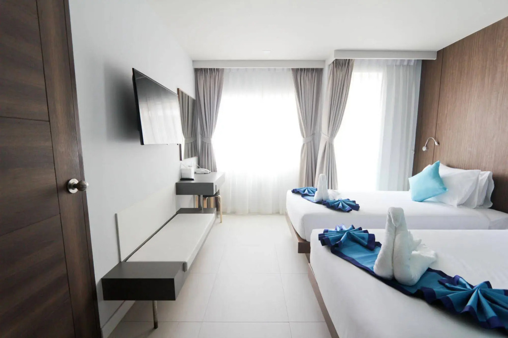 Отель Centro One Patong