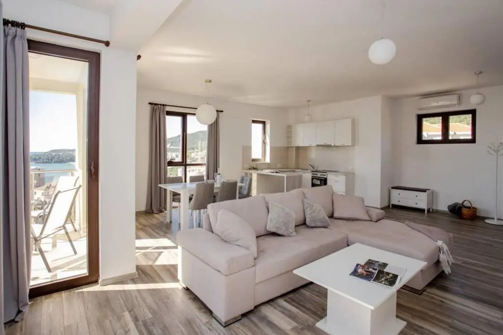 3 Bedrooms Penthouse with roof terrace Rafailovici
