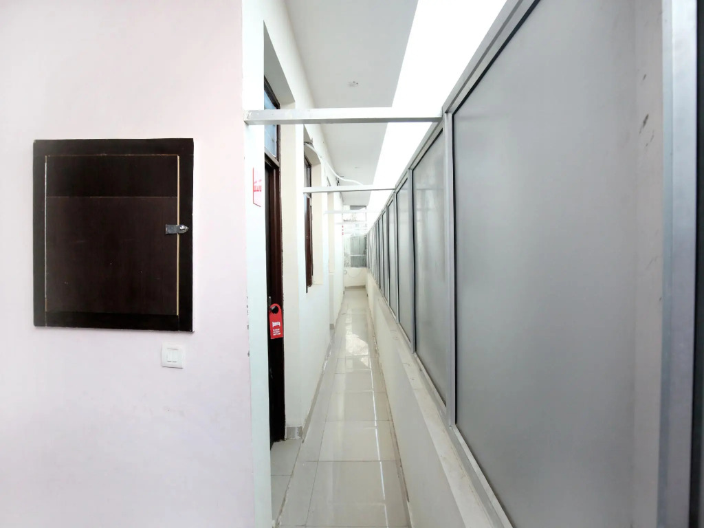 OYO 11369 Hotel Noor Plaza