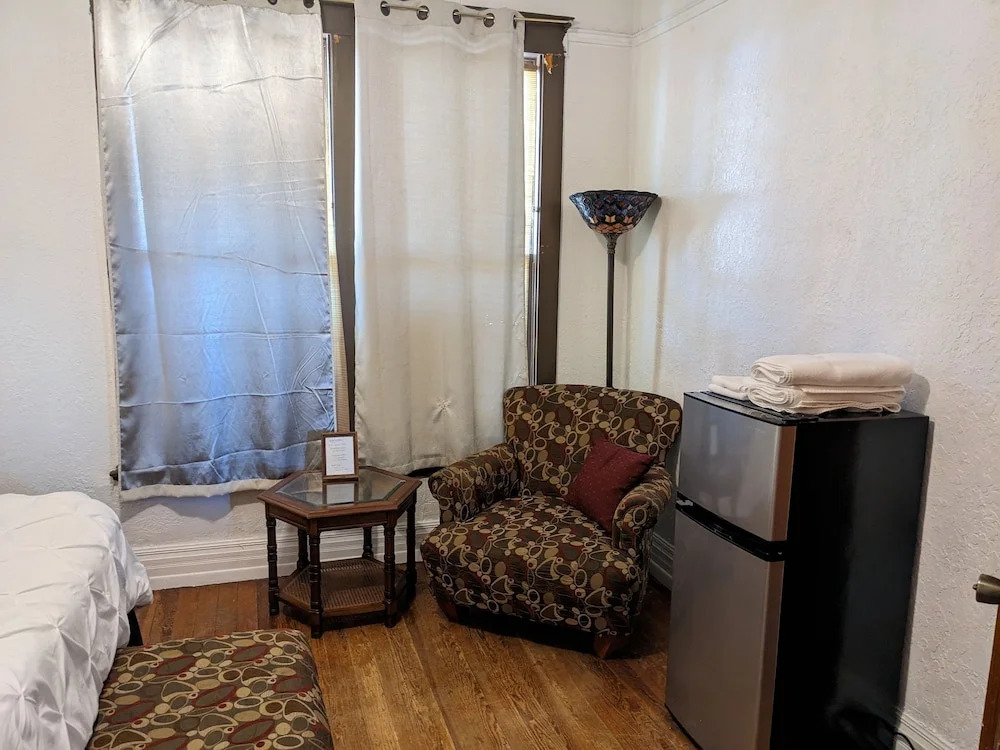 The Oliver House - Adults Only