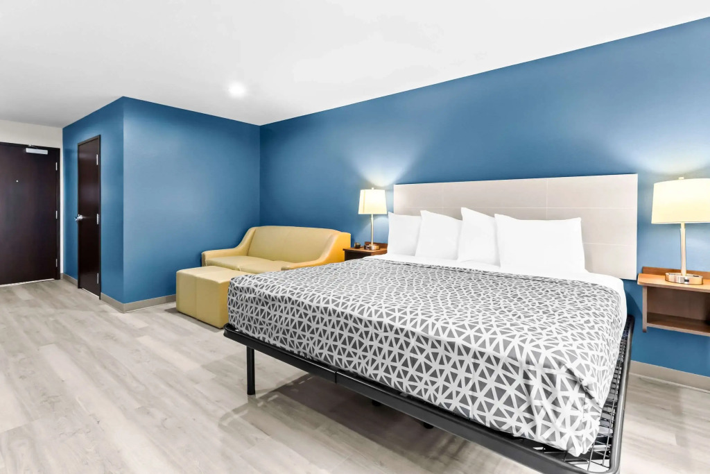 WoodSpring Suites South Houston Hobby