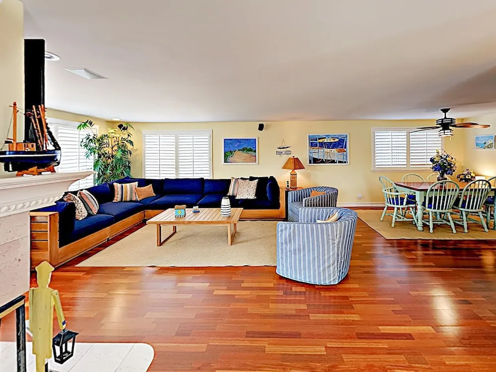124 Oxnard - 3 Br Home