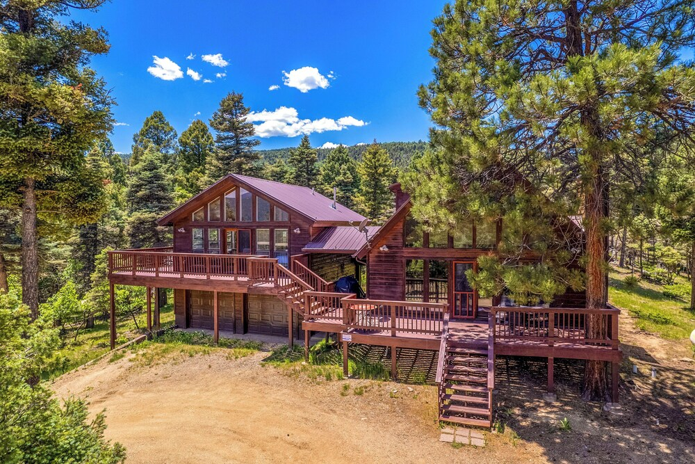 Mtn-view Deck: Cabin Getaway in Angel Fire