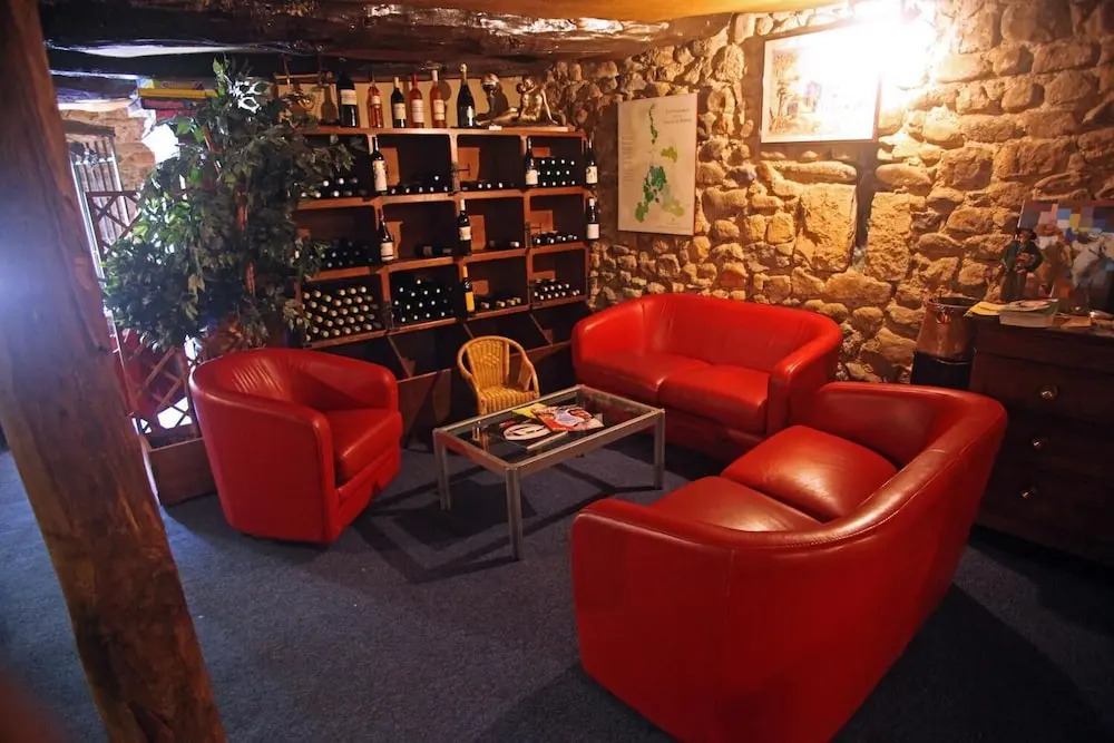 Logis Hotel Restaurant Auberge Du Peras