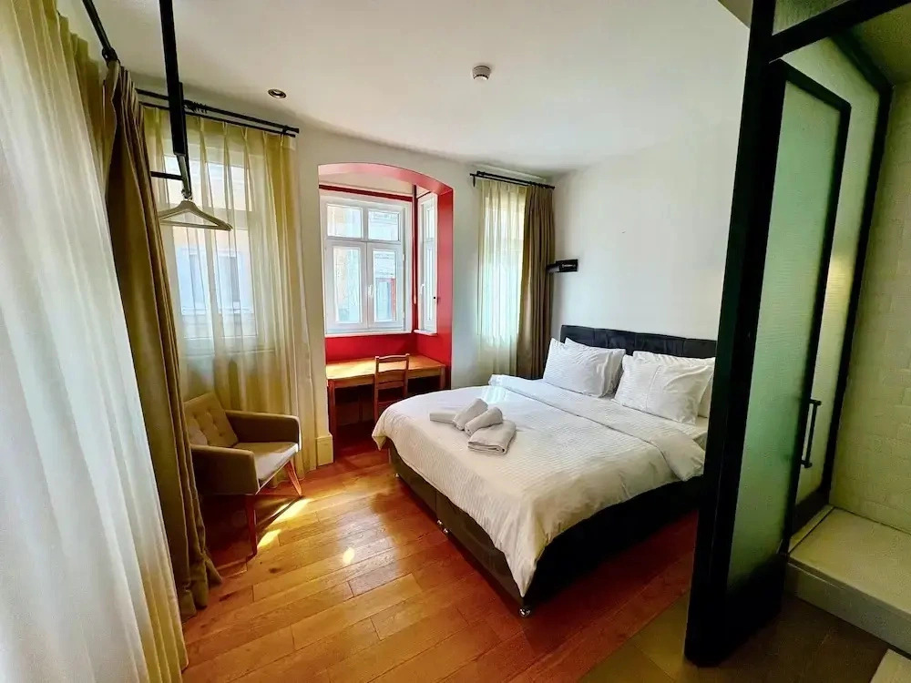 Galata Port Flats Chakra 2