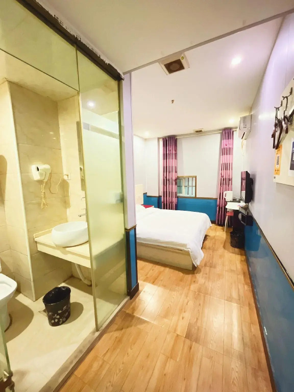 Aiyi Business Hotel