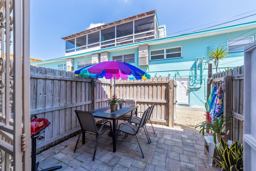 Newly Renovated 2 Beds 2 Baths Condo in St Pete Beach