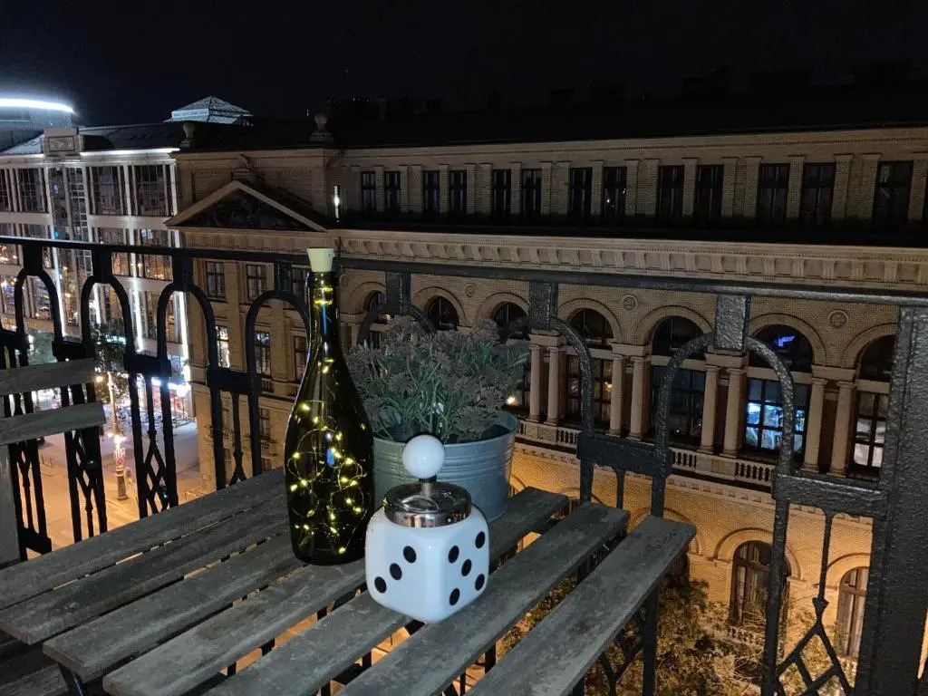 BpR Sophisticated Astoria Suite with Balcony