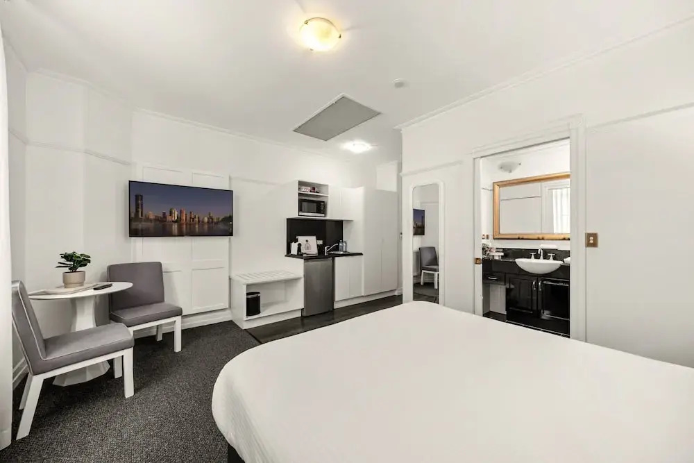 Studio Stay in Brisbane CBD Hotel Building