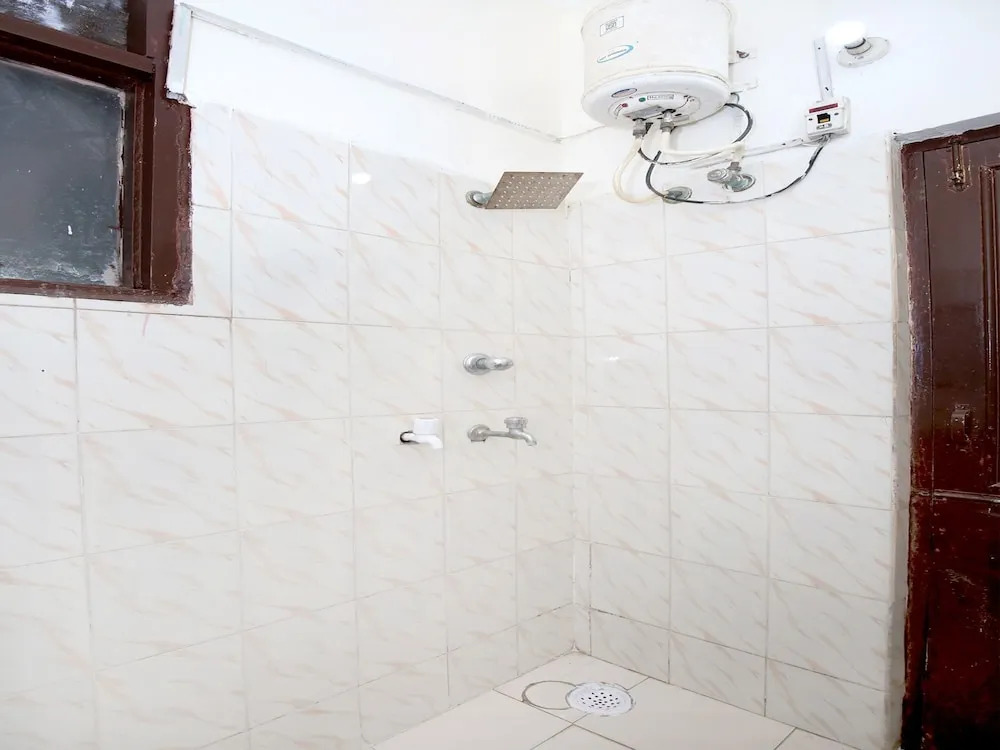 OYO 12967 Hotel Simran