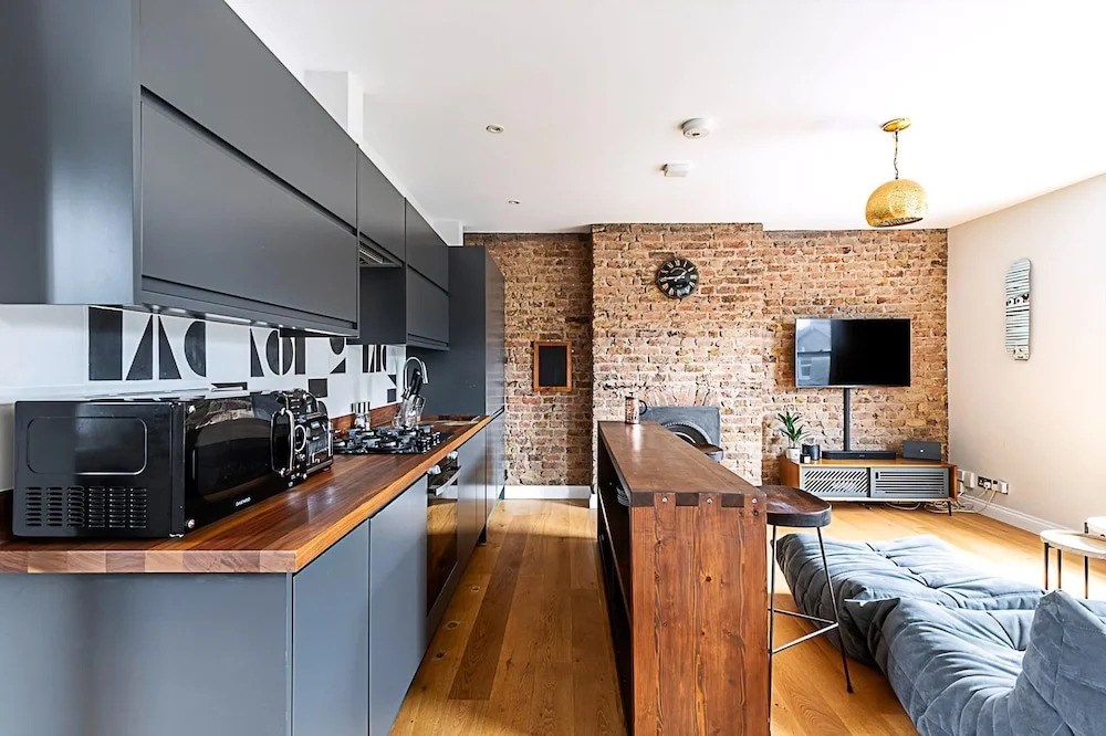 Rustic and Contemporary Haven in Brixton