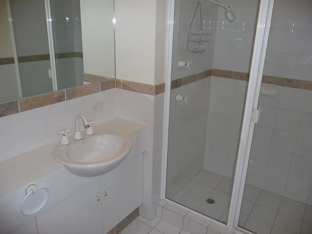 City Escape 3BD in Adelaides East End 5