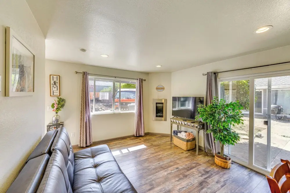 2 Mi to Old Town: House w/ Grill in Eureka!