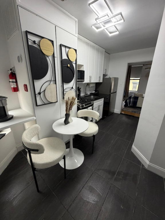 2 Bedroom Apartment with 2 Bathrooms and Kitchen