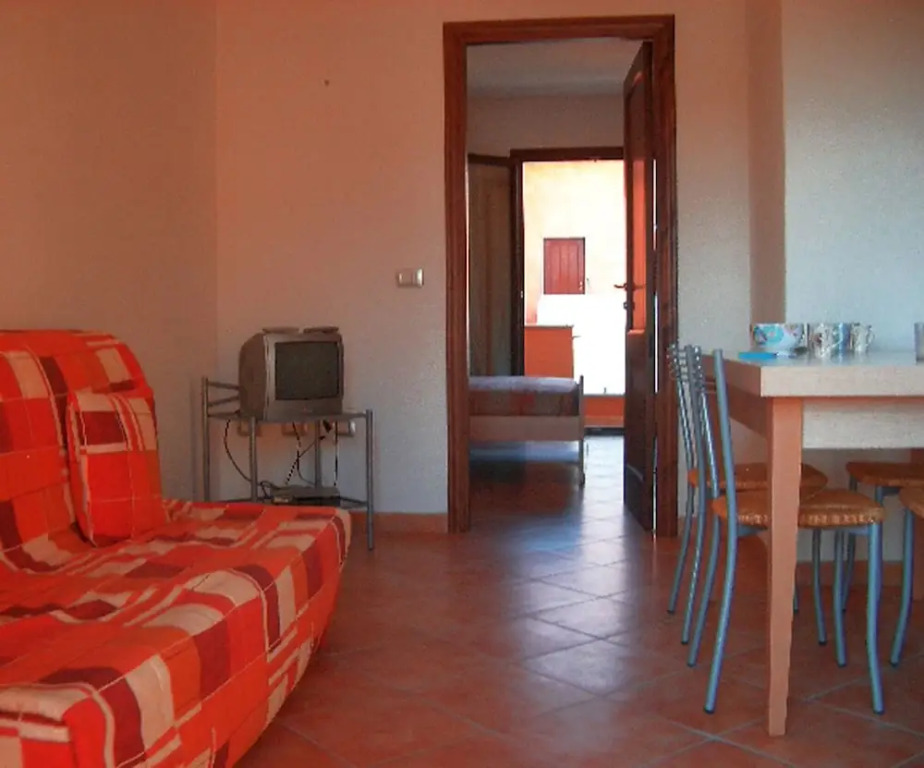 2 Bed Flat - Sleeps 4 - Garden - Parking - Wifi