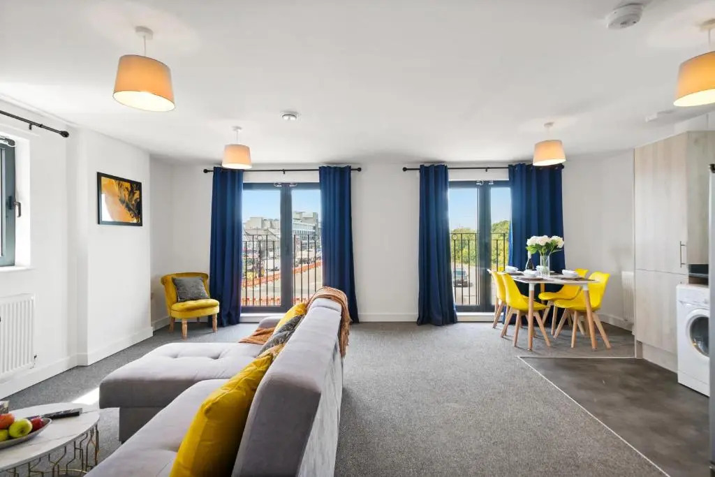 New Private Apartment Building Minutes From Heathrow