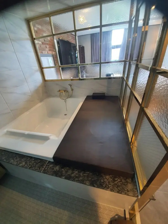 J Hotel