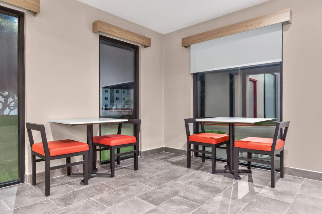 Hawthorn Extended Stay by Wyndham DFW Airport North