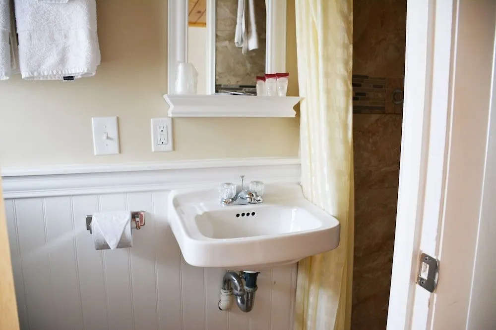 Alouette Beach Resort Economy Rooms
