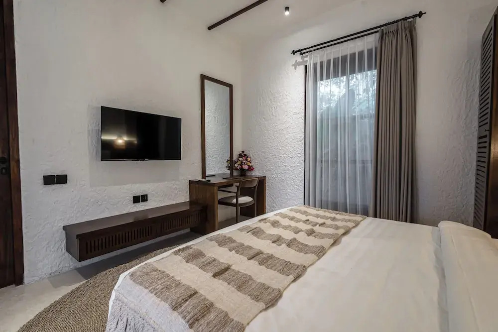 Moonlight by EVDEkimi - Stylish 2BR escape with Tropical garden and Pool
