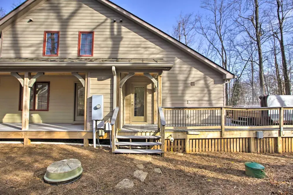 Spacious Wintergreen Resort Home w/ Hot Tub!