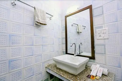 Hotel Embassy