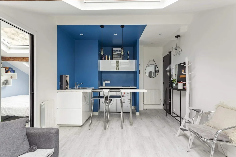 Modern and Intimate Apartment 2 Mins From the Metro