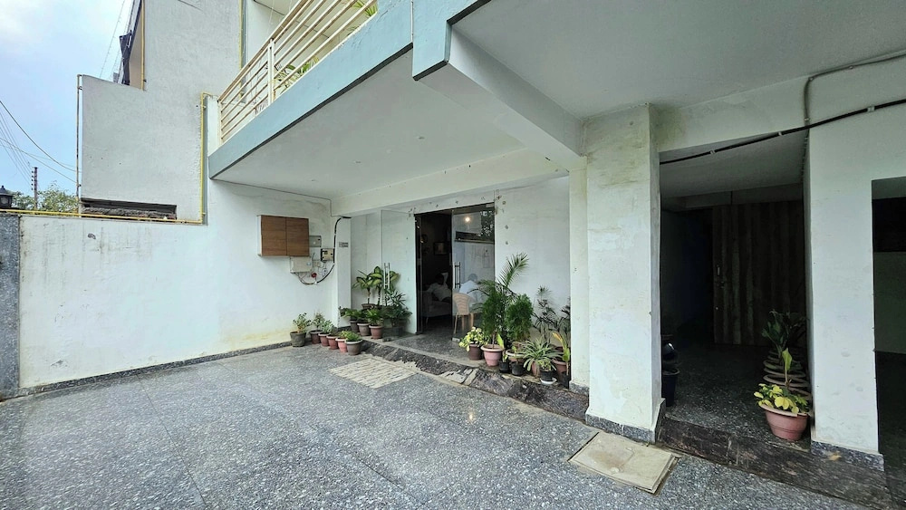 Moksh Hotel