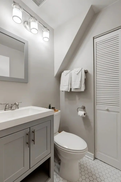 Charming & Bright Multilevel Townhome with Parking by AllSet Turnover