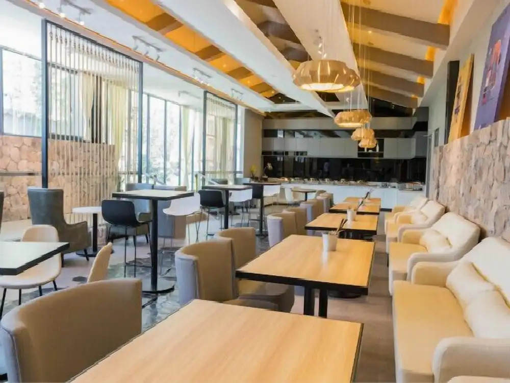 Jinjiang Metropolo Hotel (Hangzhou Xiasha University Town Wenze Metro Station Branch)