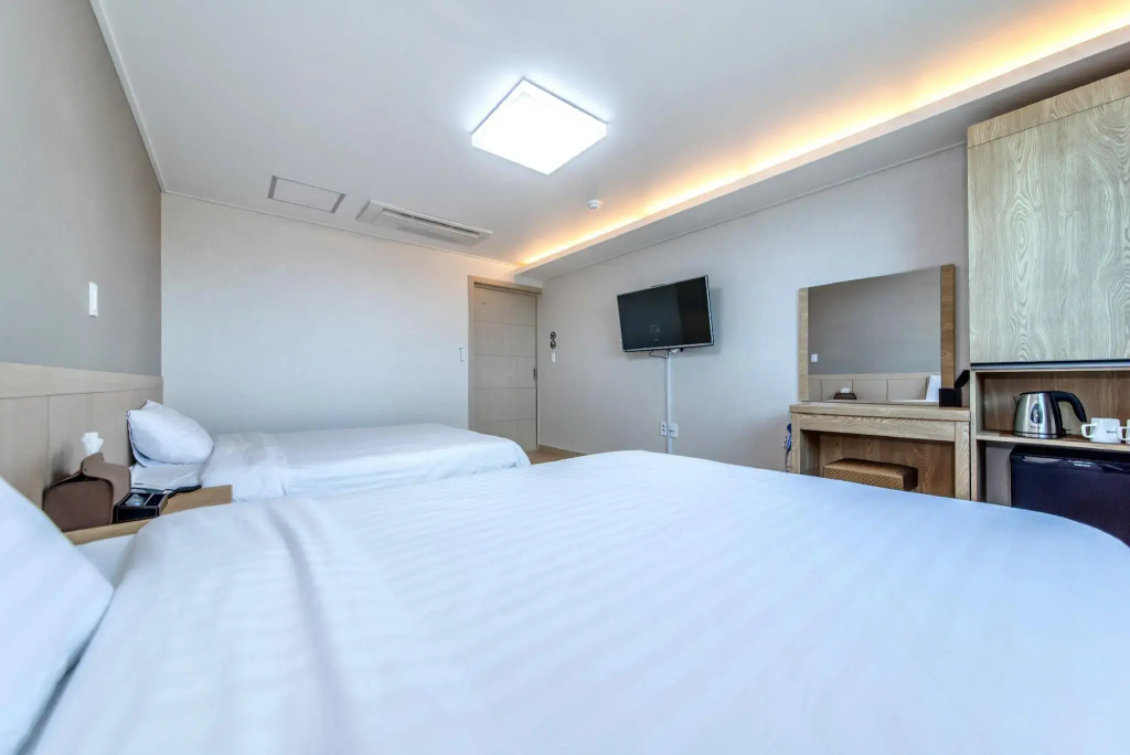 Jungmoon City Hotel & J-hill Hotel