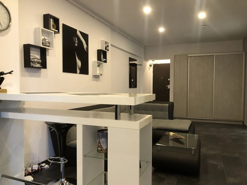 West Park 2 Residence by Lake View