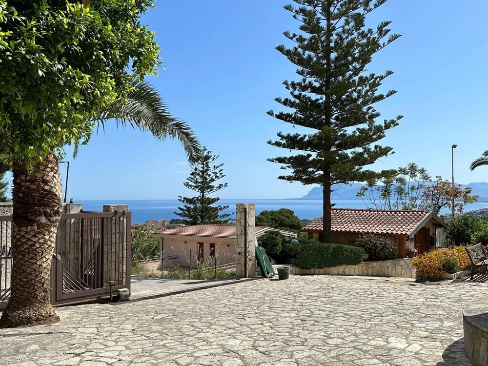 Spacious Apartment With Communal Pool Near the Sea